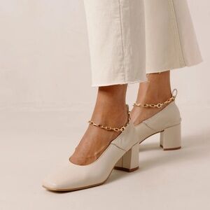NWT Agent Anklet White Pumps